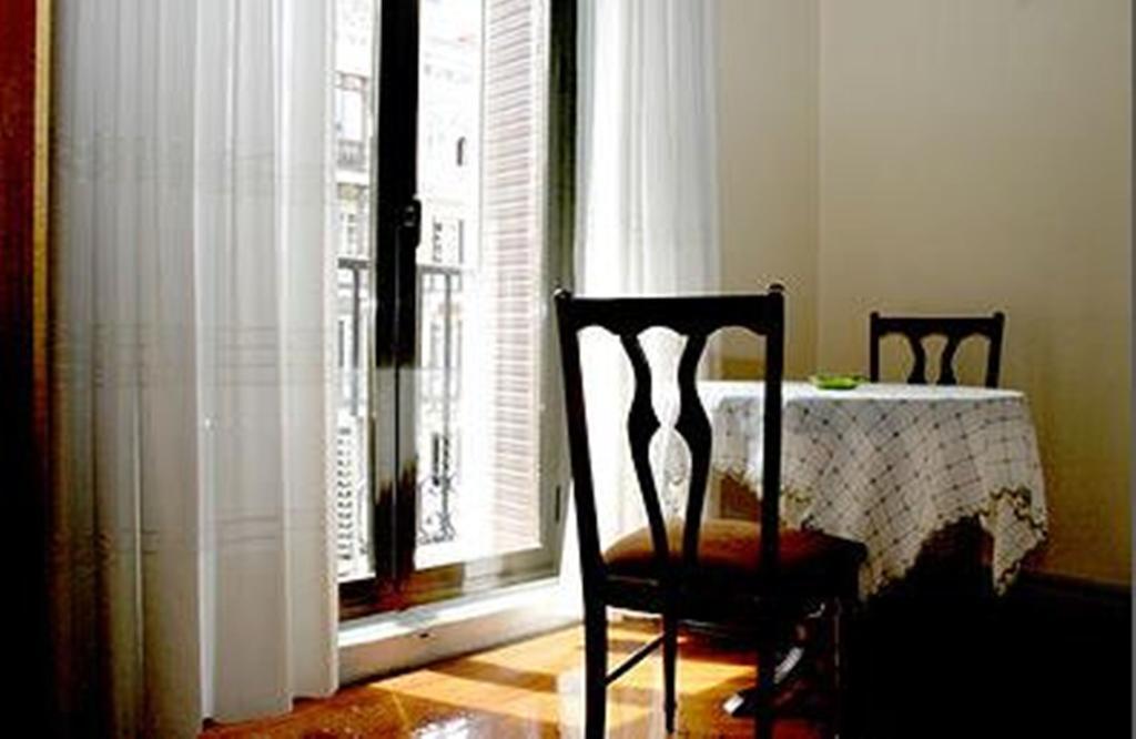 Hostal Delfina มาดริด ภายนอก รูปภาพ