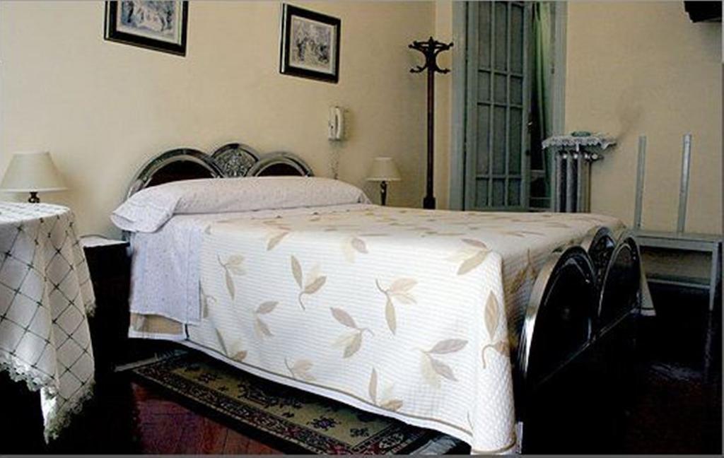 Hostal Delfina มาดริด ภายนอก รูปภาพ